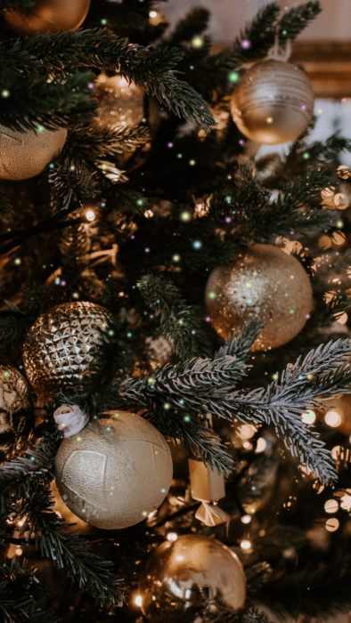 Vánoční strom a ozdoby na stromeček Tapety na mobil zdarma