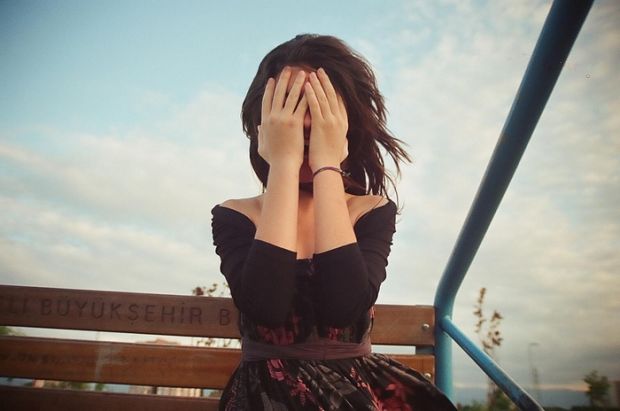 Beautiful Photos of Girls Hiding their Faces - Free Profile Pictures